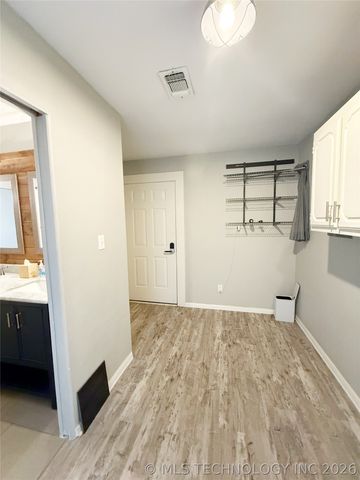 415 S 1st Street, Morris, OK 74445