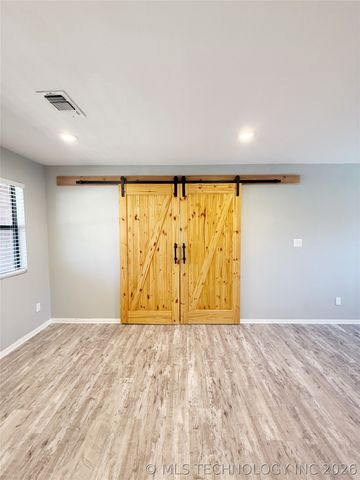 415 S 1st Street, Morris, OK 74445