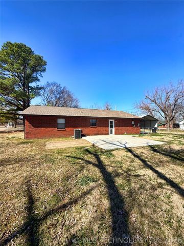 415 S 1st Street, Morris, OK 74445