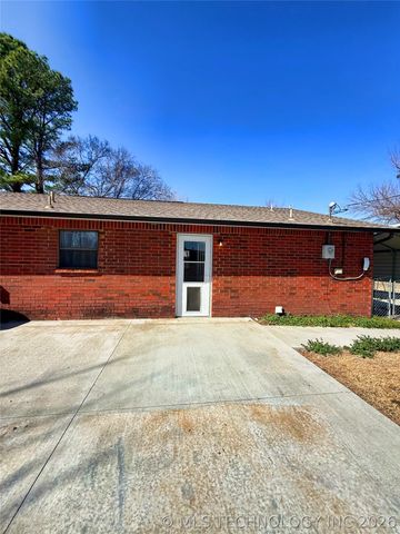 415 S 1st Street, Morris, OK 74445