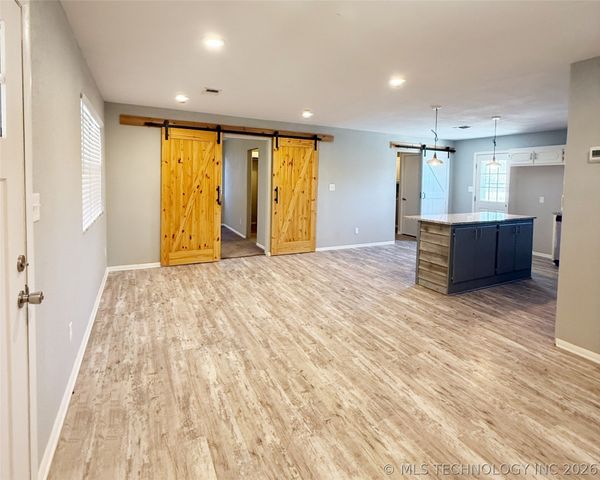 415 S 1st Street, Morris, OK 74445