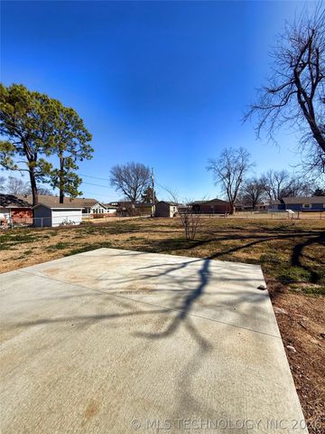415 S 1st Street, Morris, OK 74445