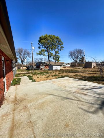 415 S 1st Street, Morris, OK 74445