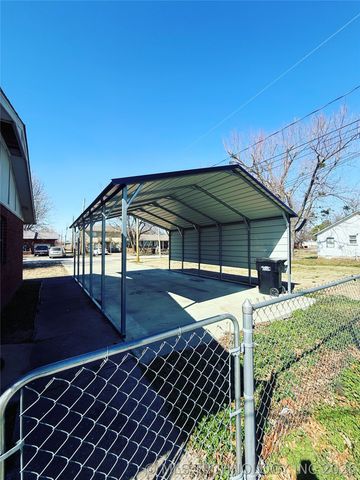 415 S 1st Street, Morris, OK 74445