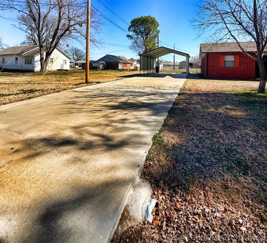 415 S 1st Street, Morris, OK 74445