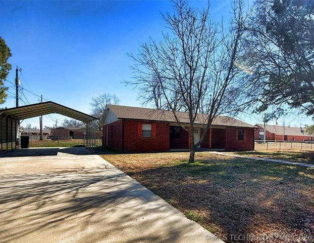 415 S 1st Street, Morris, OK 74445