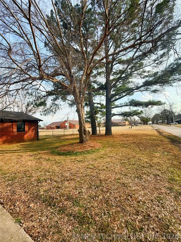 415 S 1st Street, Morris, OK 74445