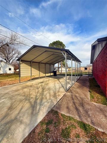 415 S 1st Street, Morris, OK 74445