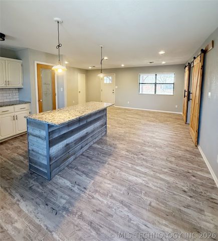 415 S 1st Street, Morris, OK 74445