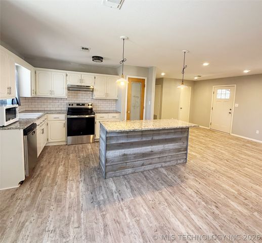 415 S 1st Street, Morris, OK 74445