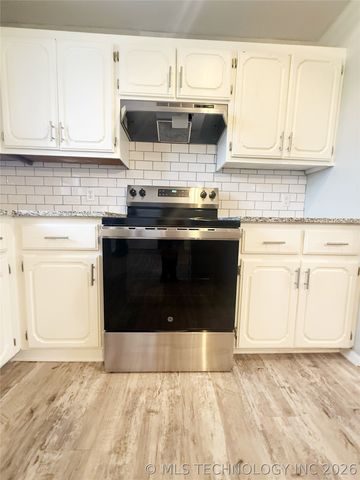 415 S 1st Street, Morris, OK 74445