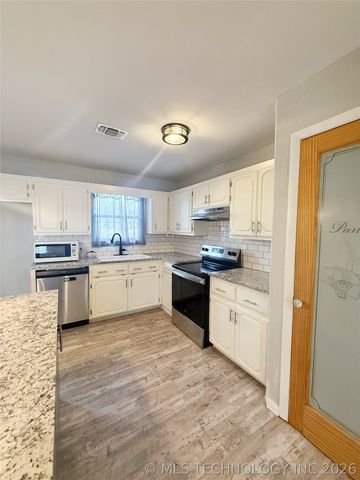 415 S 1st Street, Morris, OK 74445