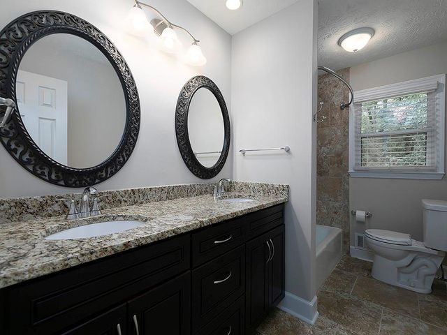 226 King David Drive SW, Lilburn, GA 30047