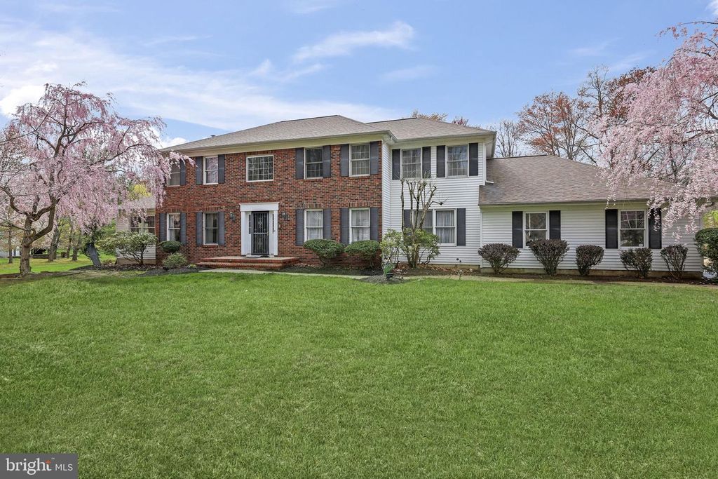 12 WOODLAND CT, Princeton Junction, NJ 08550