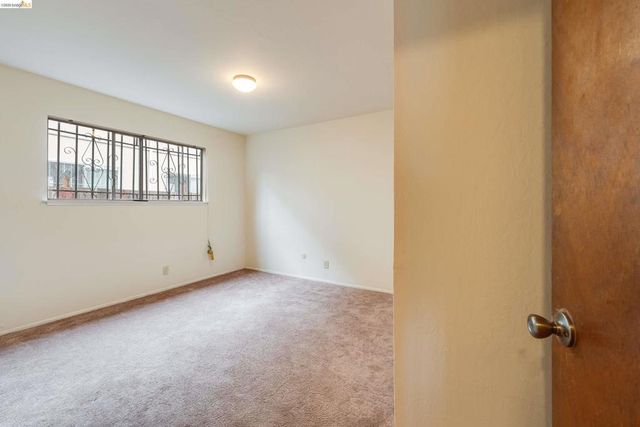 905 E 24Th St, Oakland, CA 94606