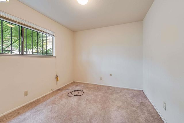 905 E 24Th St, Oakland, CA 94606