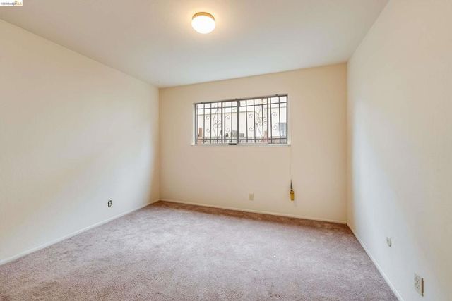 905 E 24Th St, Oakland, CA 94606