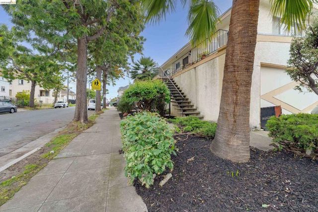 905 E 24Th St, Oakland, CA 94606