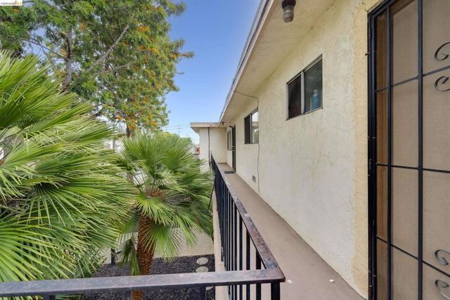 905 E 24Th St, Oakland, CA 94606