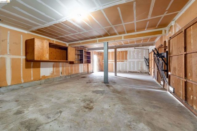905 E 24Th St, Oakland, CA 94606