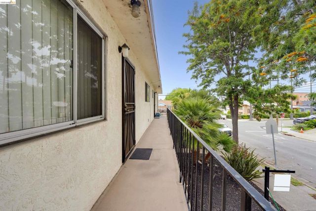 905 E 24Th St, Oakland, CA 94606