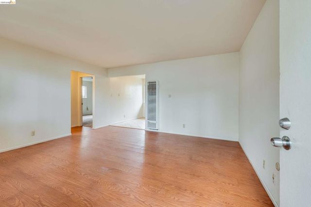 905 E 24Th St, Oakland, CA 94606