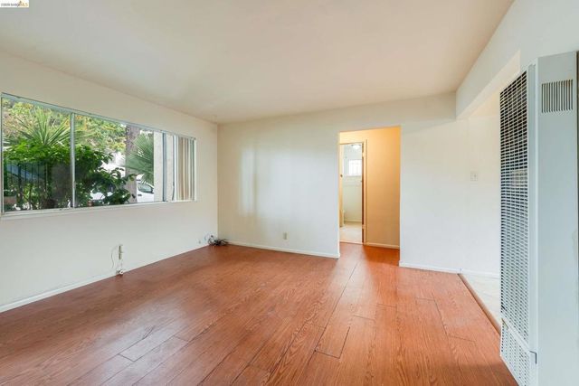 905 E 24Th St, Oakland, CA 94606