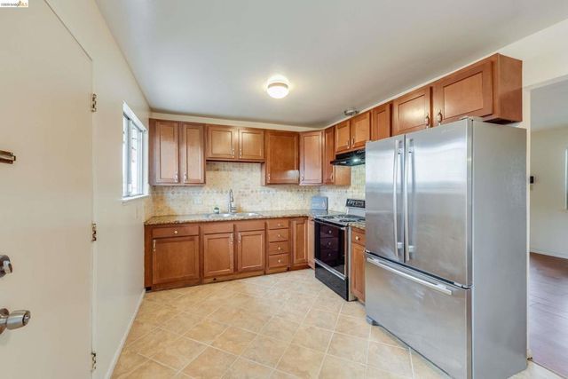 905 E 24Th St, Oakland, CA 94606