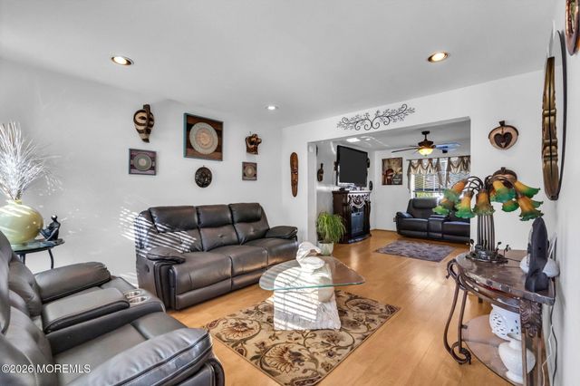 1041 6th Avenue, Toms River, NJ 08757