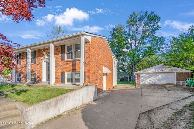 7718 St Bernard Ct, Louisville, KY 40291