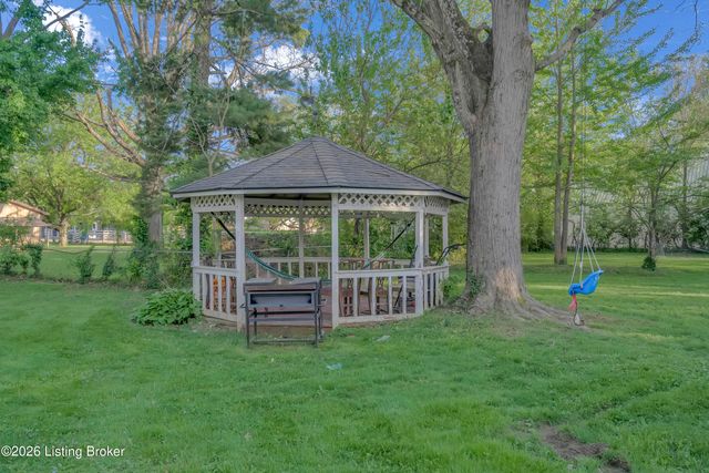 7718 St Bernard Ct, Louisville, KY 40291