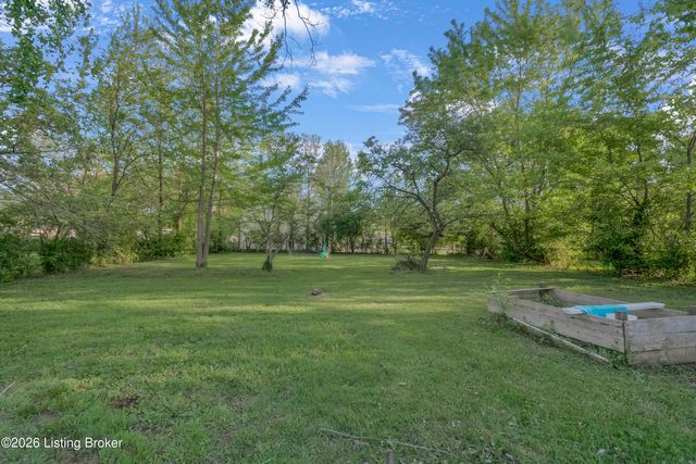 7718 St Bernard Ct, Louisville, KY 40291