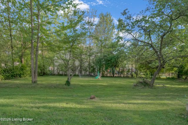7718 St Bernard Ct, Louisville, KY 40291