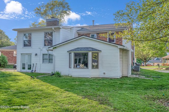 7718 St Bernard Ct, Louisville, KY 40291