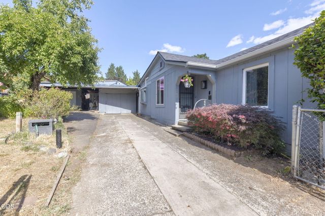 723 NE 12th Street, Grants Pass, OR 97526