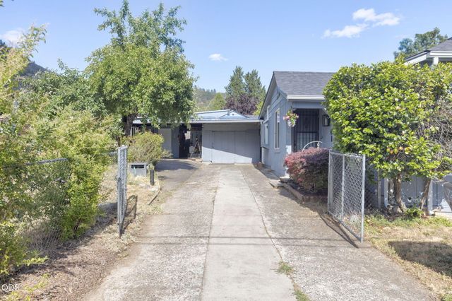 723 NE 12th Street, Grants Pass, OR 97526