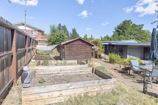 723 NE 12th Street, Grants Pass, OR 97526
