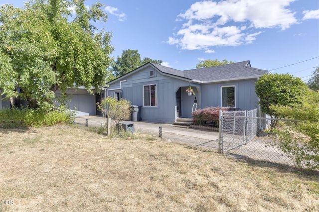723 NE 12th Street, Grants Pass, OR 97526