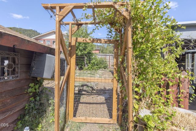 723 NE 12th Street, Grants Pass, OR 97526