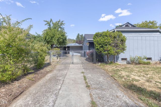 723 NE 12th Street, Grants Pass, OR 97526