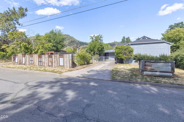 723 NE 12th Street, Grants Pass, OR 97526