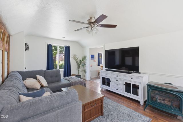 723 NE 12th Street, Grants Pass, OR 97526