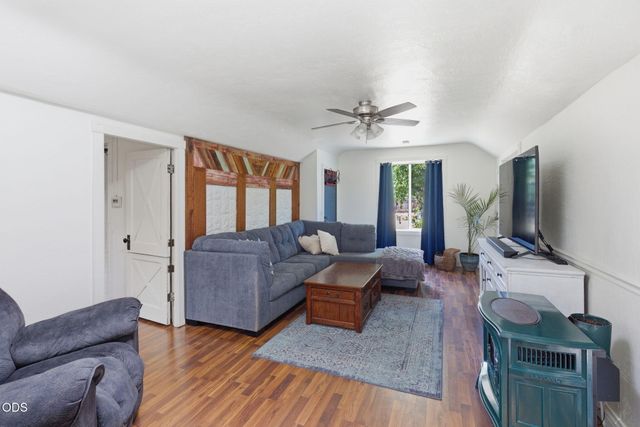 723 NE 12th Street, Grants Pass, OR 97526