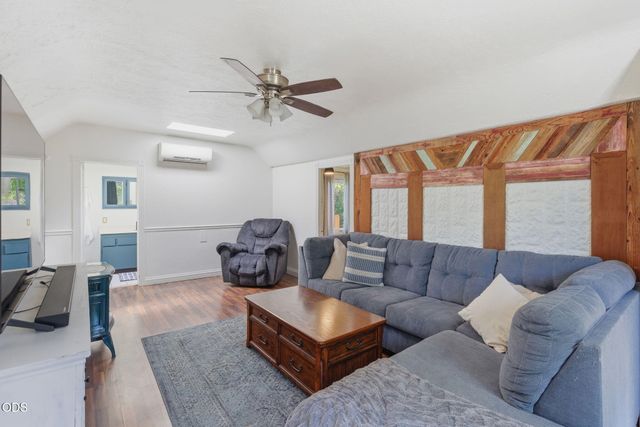 723 NE 12th Street, Grants Pass, OR 97526
