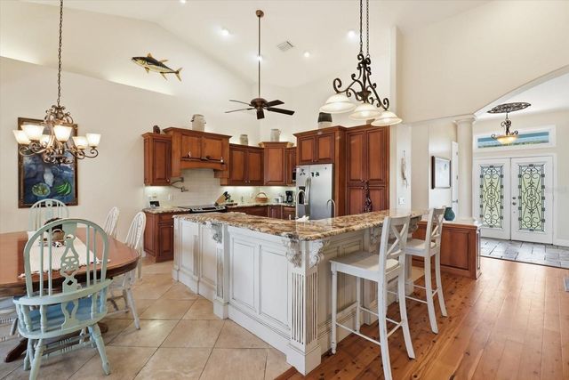 5 PALM DRIVE, Yankeetown, FL 34498