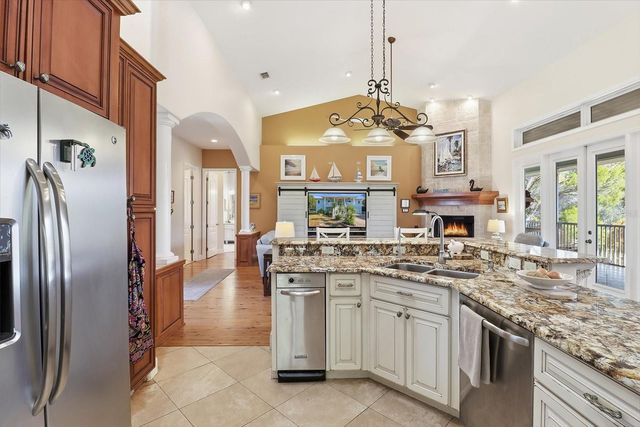 5 PALM DRIVE, Yankeetown, FL 34498