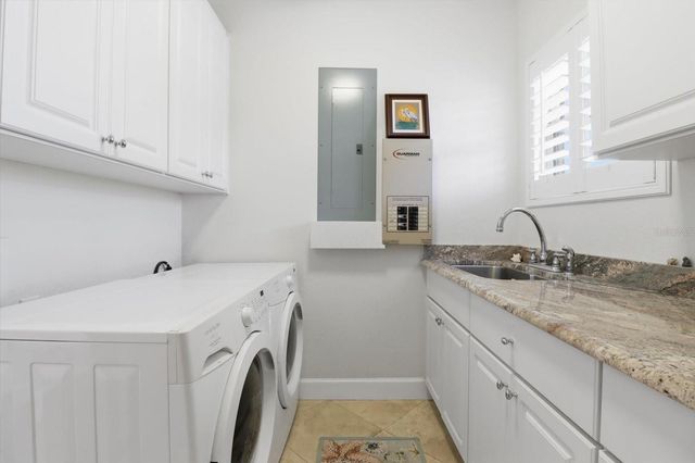 5 PALM DRIVE, Yankeetown, FL 34498