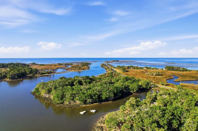 5 PALM DRIVE, Yankeetown, FL 34498