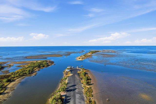 5 PALM DRIVE, Yankeetown, FL 34498