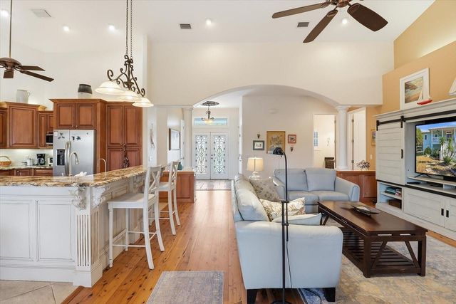 5 PALM DRIVE, Yankeetown, FL 34498